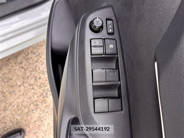 Toyota YARIS 2023-03 7061581-18