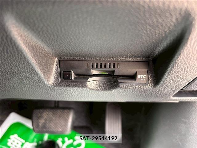 Toyota YARIS 2023-03 7061581-21