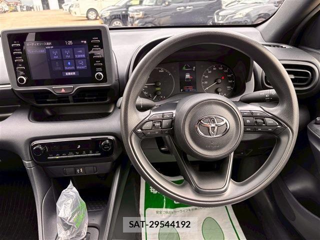 Toyota YARIS 2023-03 7061581-22