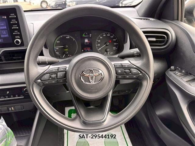 Toyota YARIS 2023-03 7061581-26