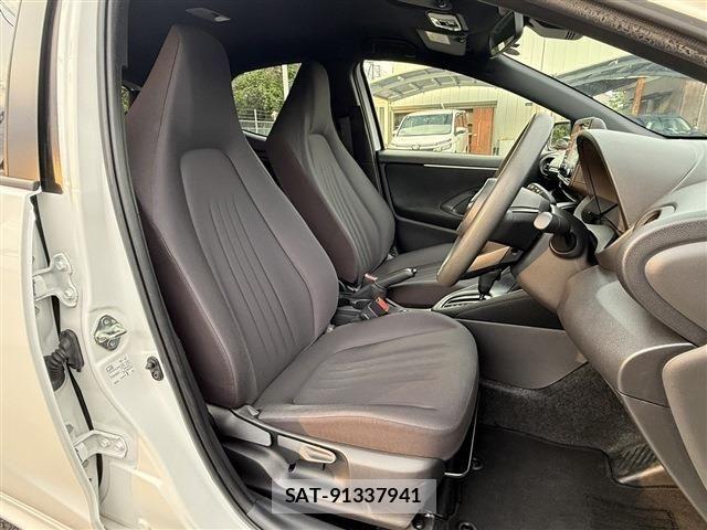 Toyota YARIS 2023-03 7227820-13