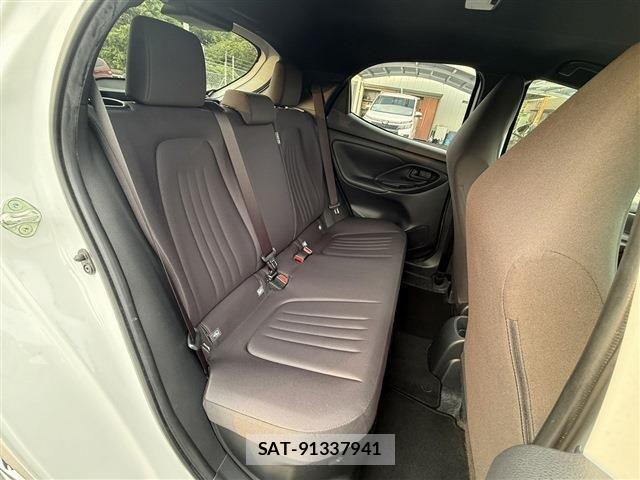 Toyota YARIS 2023-03 7227820-14