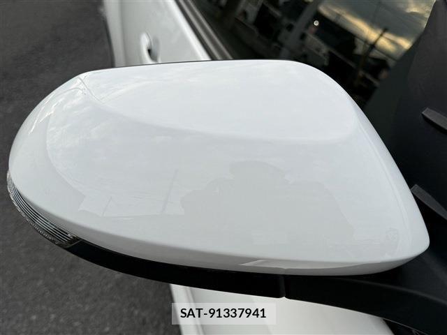 Toyota YARIS 2023-03 7227820-23