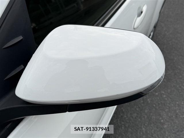 Toyota YARIS 2023-03 7227820-24
