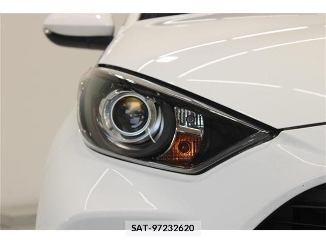 Toyota YARIS 2021-04 7227815-16