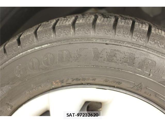 Toyota YARIS 2021-04 7227815-25