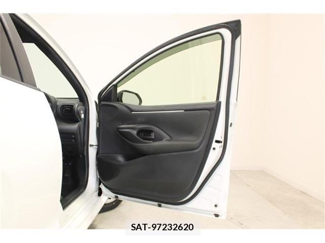 Toyota YARIS 2021-04 7227815-28
