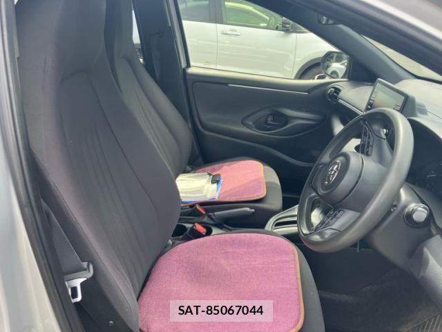 Toyota YARIS 2020-03 7227812-11