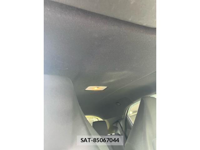 Toyota YARIS 2020-03 7227812-13