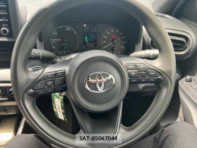 Toyota YARIS 2020-03 7227812-14
