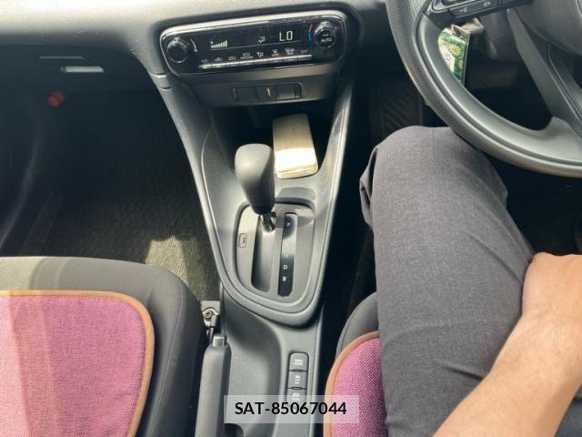 Toyota YARIS 2020-03 7227812-18
