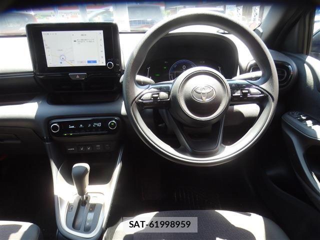 Toyota YARIS 2024-06 7227824-25