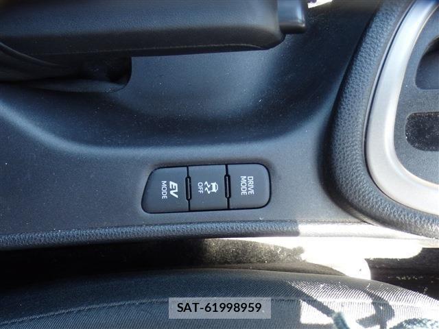 Toyota YARIS 2024-06 7227824-29