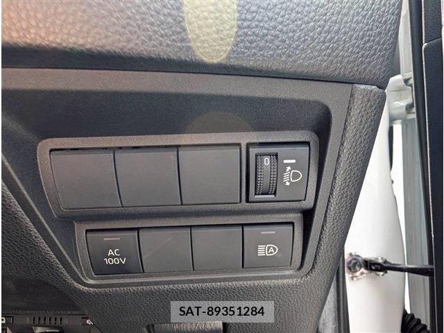 Toyota YARIS 2023-01 7227817-28