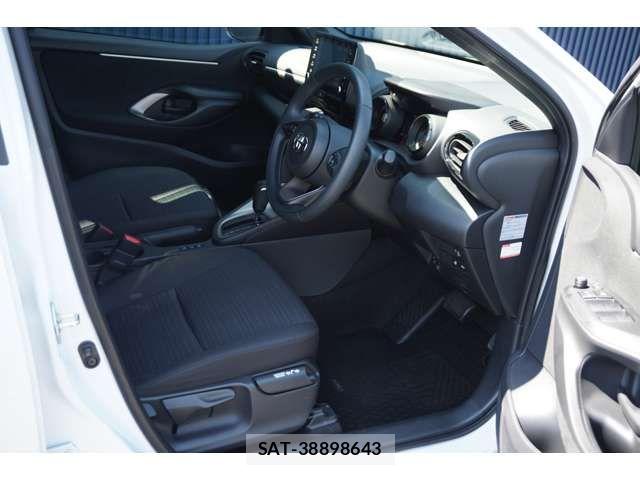 Toyota YARIS 2023-10 7273357-13