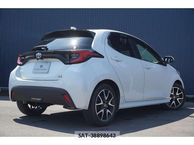 Toyota YARIS 2023-10 7273357-19