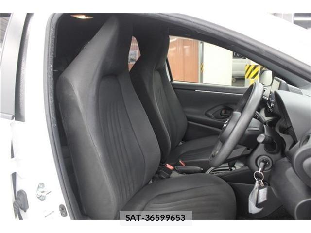 Toyota YARIS 2021-01 7331545-24
