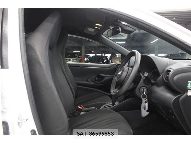 Toyota YARIS 2021-01 7331545-26