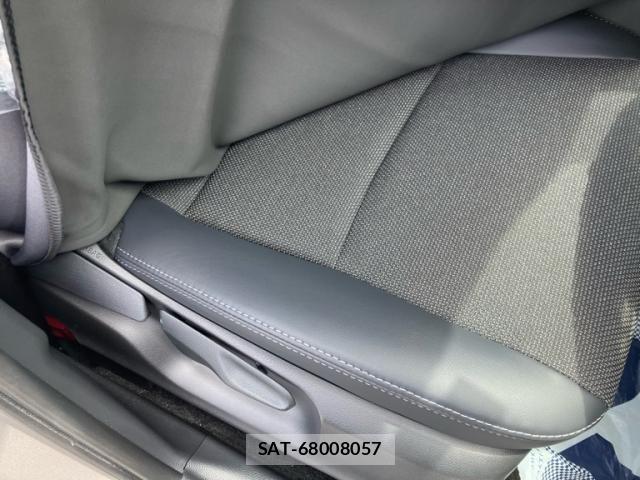 Toyota YARIS 2025-04 7331540-19