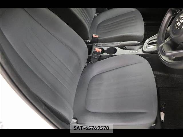 Toyota YARIS 2023-05 7331542-10