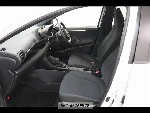 Toyota YARIS 2023-05 7331542-11