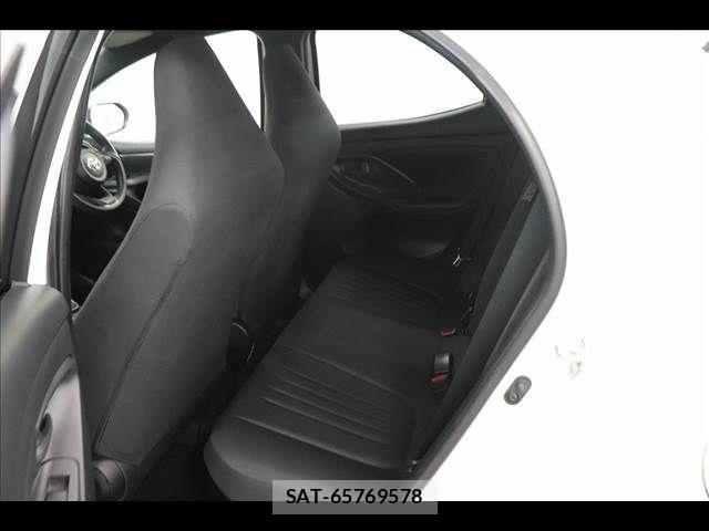 Toyota YARIS 2023-05 7331542-12