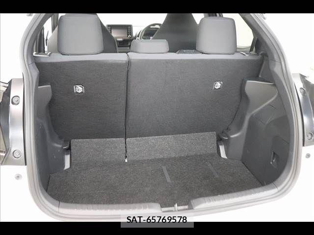 Toyota YARIS 2023-05 7331542-13
