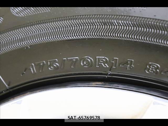 Toyota YARIS 2023-05 7331542-24