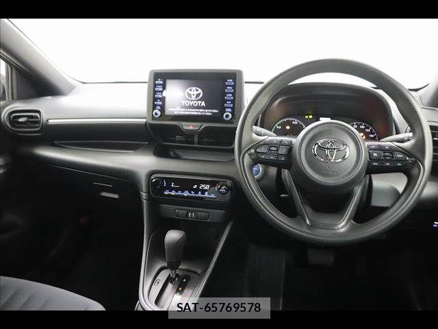 Toyota YARIS 2023-05 7331542-28