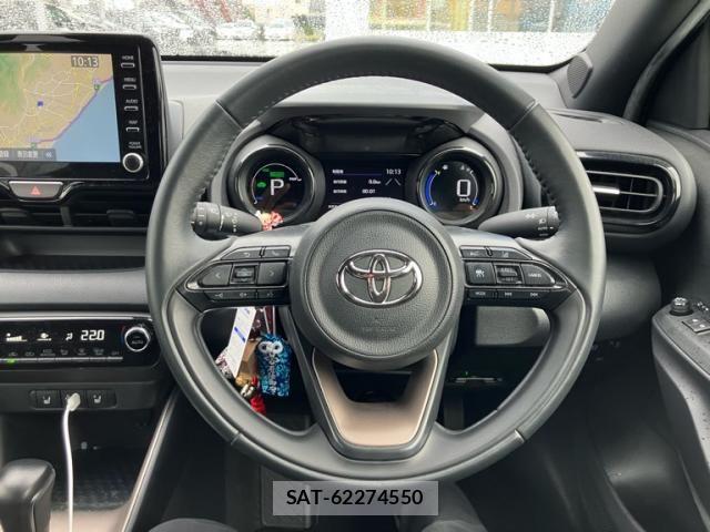 Toyota YARIS 2023-03 7360704-17
