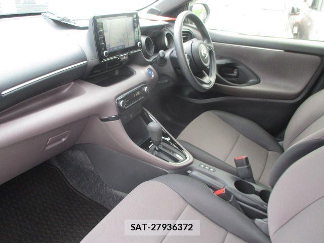 Toyota YARIS 2021-06 7395085-17