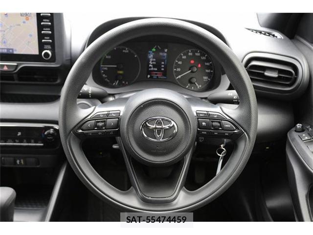 Toyota YARIS 2023-05 7395083-18