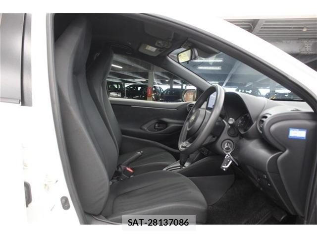 Toyota YARIS 2024-09 7395082-26