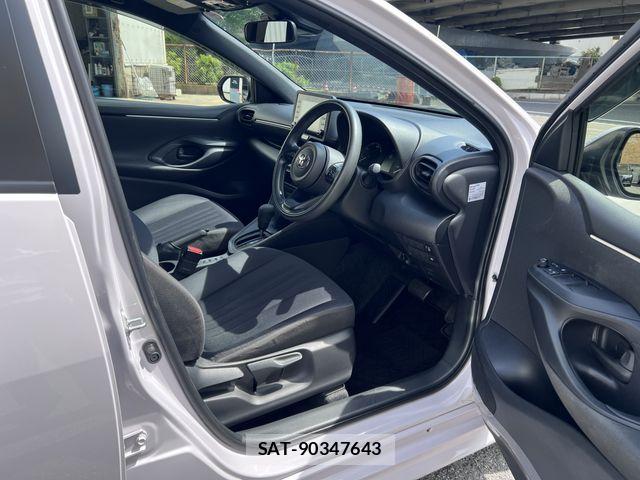 Toyota YARIS 2022-08 7459193-13