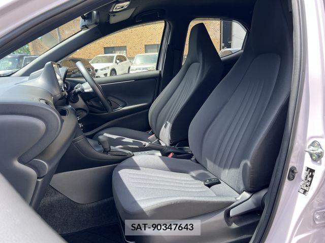 Toyota YARIS 2022-08 7459193-28
