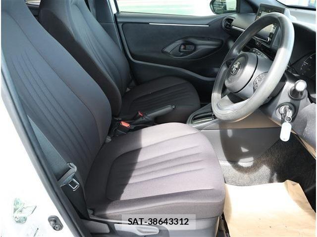 Toyota YARIS 2023-02 7459187-12
