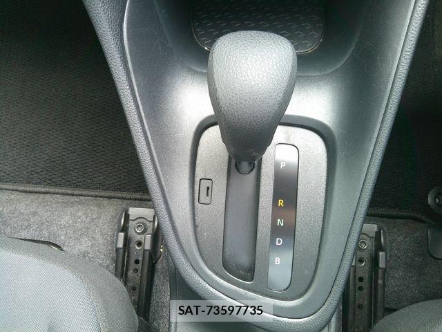 Toyota YARIS 2023-08 7459183-11