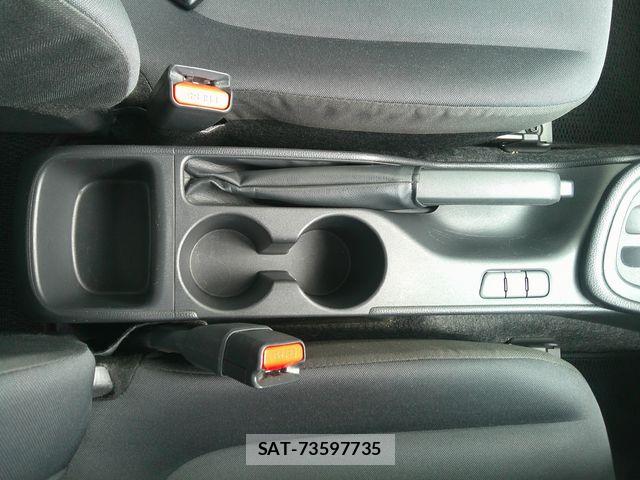 Toyota YARIS 2023-08 7459183-12