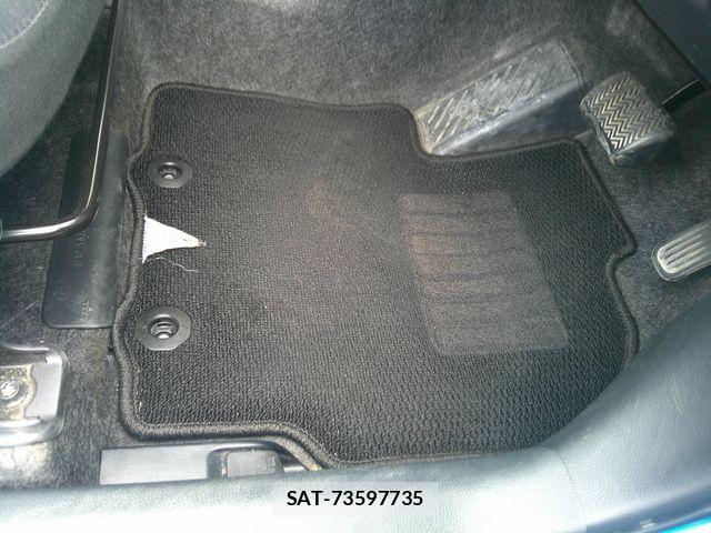Toyota YARIS 2023-08 7459183-22