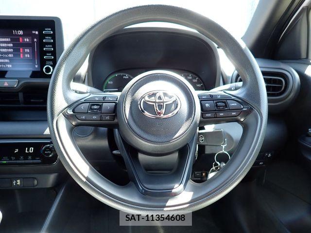 Toyota YARIS 2021-03 7510594-13