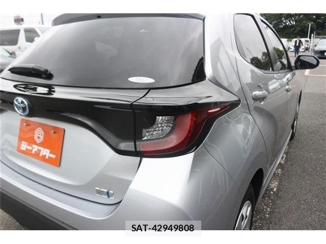 Toyota YARIS 2023-08 7621677-24