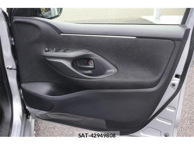 Toyota YARIS 2023-08 7621677-26