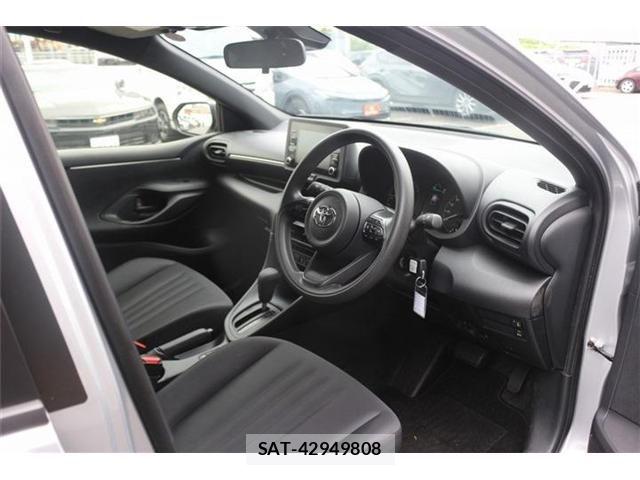 Toyota YARIS 2023-08 7621677-27