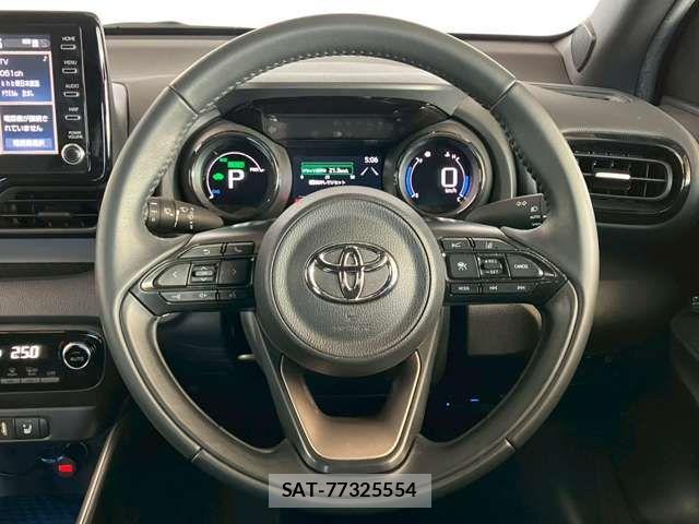 Toyota YARIS 2022-06 7621671-13