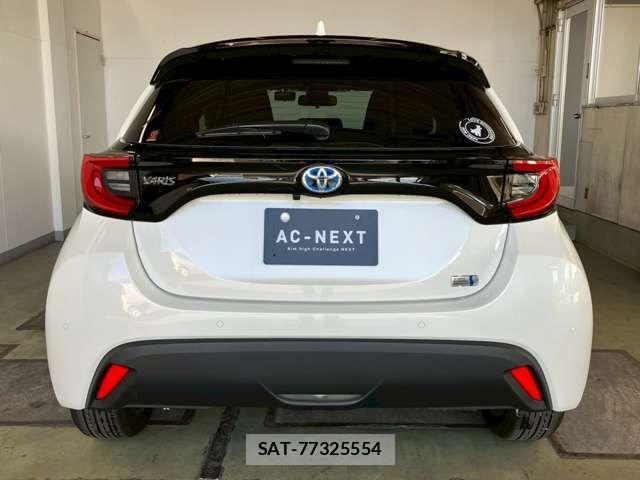 Toyota YARIS 2022-06 7621671-17