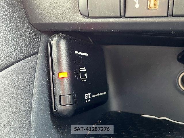 Toyota YARIS 2023-04 7621675-15