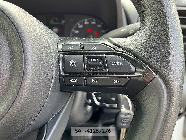 Toyota YARIS 2023-04 7621675-17