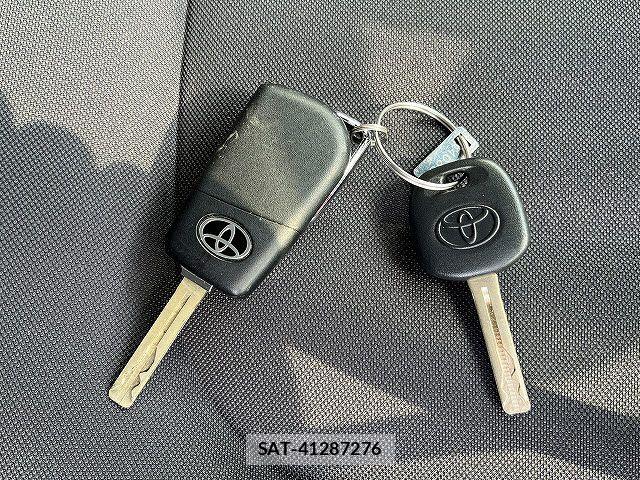 Toyota YARIS 2023-04 7621675-25