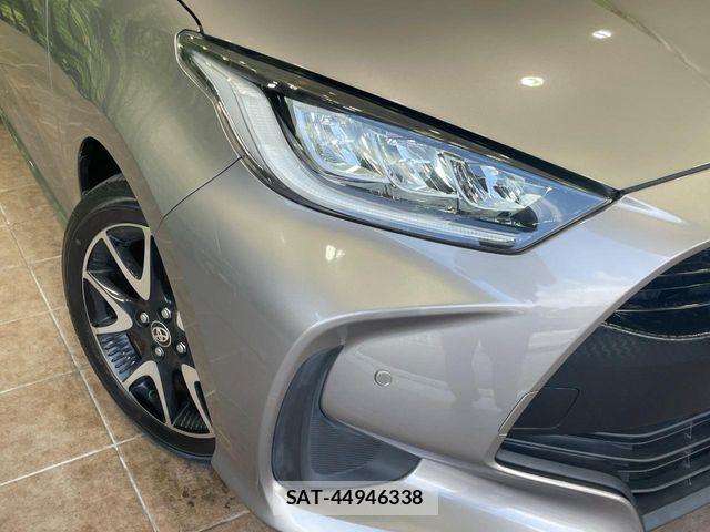 Toyota YARIS 2021-08 7621672-11