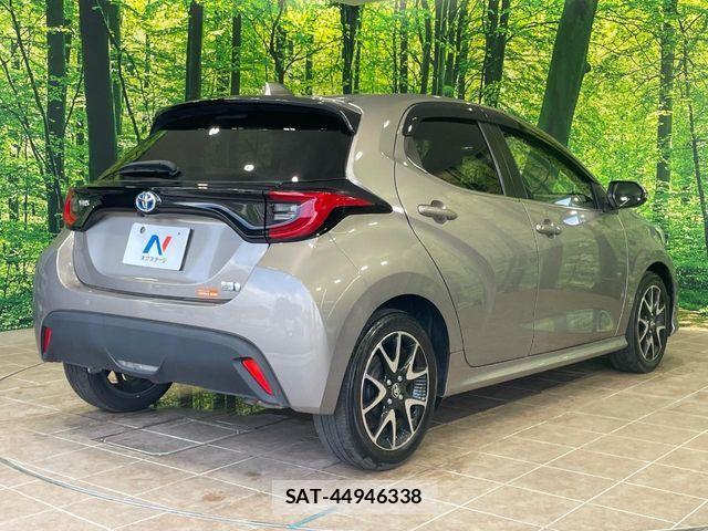 Toyota YARIS 2021-08 7621672-16
